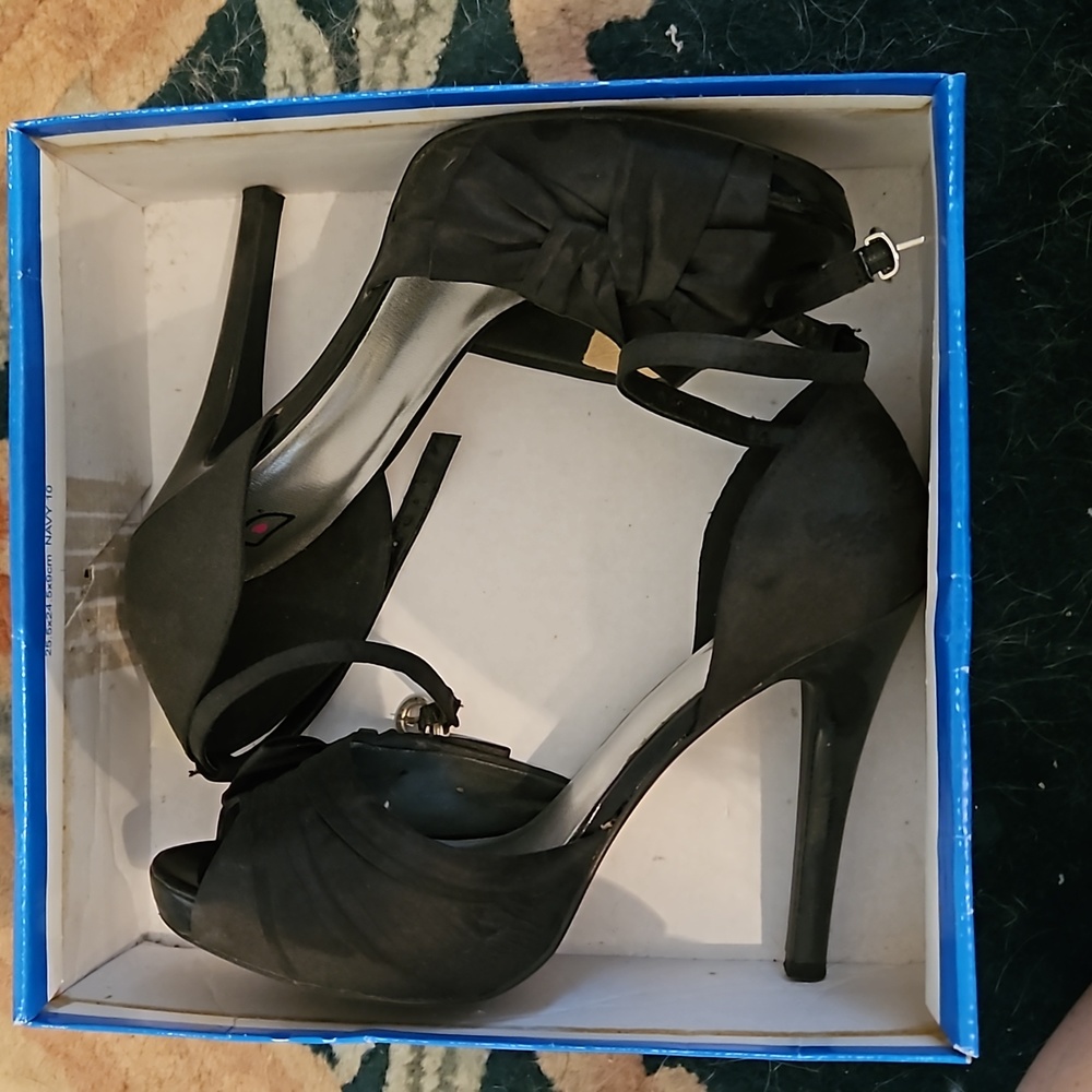 DeliciousShoes Black Satind 3 in Spike heel 8.5
